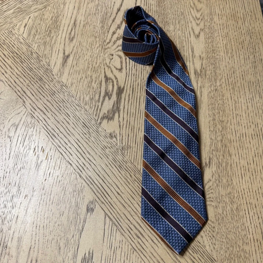 Jos A Bank Signature Collection Mens Blue Stripe 100% Silk Tie Made in Italy‎